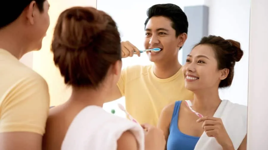 Để điều trị ê buốt hiệu quả tại nhà thì chú ý vệ sinh răng miệng là điều quan trọng nhất
